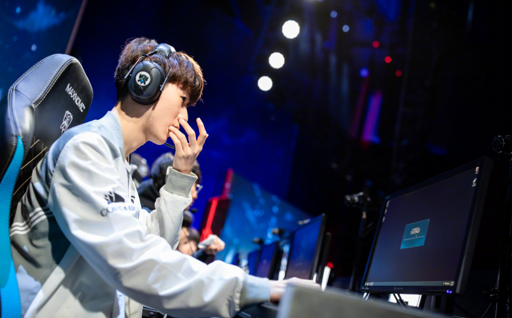 败北引发热议！，TheShy在曼联比赛中重返赛场比赛高潮迭起的简单介绍