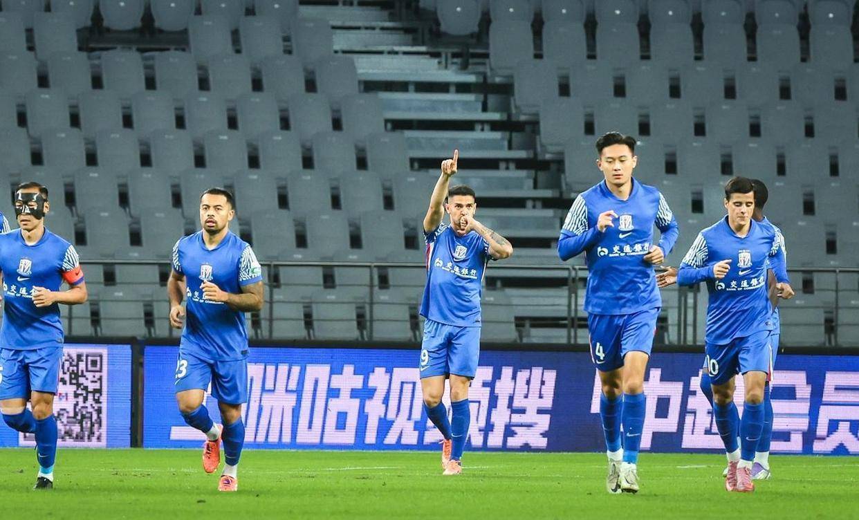 关于加时末段上海海港调整名单以备亚冠；官宣签约环节打磨；话题不断；赛季目标并未改变的信息